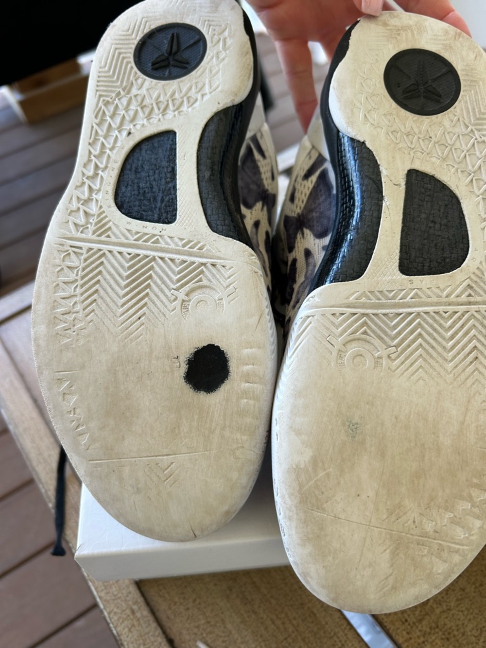 Kobe 8 Pro Toe Nike Leaf-Print Sneakers with Gold Swoosh - Picture 8 of 9